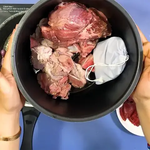 Cách Nấu Bánh Đa Bò Nhừ Ngon Chuẩn Vị: Hướng Dẫn Chi Tiết