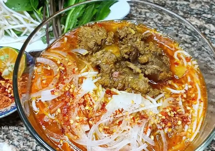 Cách nấu Bún Bò Cay chuẩn vị miền Tây ngay tại nhà