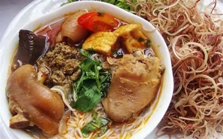 Hướng Dẫn Chi Tiết Cách Nấu Bún Riêu Cua Giò Heo Ngon Chuẩn Vị