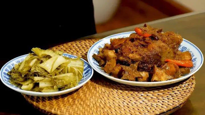 Cách Nấu Cá Kho Riềng Chuẩn Vị Miền Bắc: Đậm Đà, Chắc Thịt, Thơm Nức