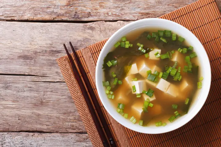 Cách Nấu Canh Tương Miso Chuẩn Vị Nhật: Hướng Dẫn Từ A Đến Z