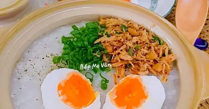 Hướng Dẫn Chi Tiết Cách Nấu Cháo Trắng Hột Vịt Muối Ngon Chuẩn Vị Tại Nhà