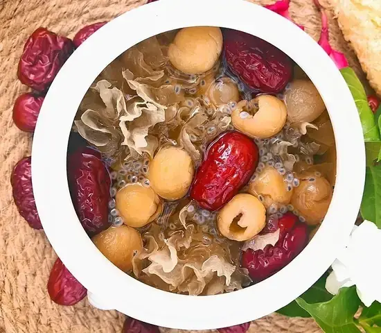 Cách Nấu Chè Tuyết Nhĩ Chuẩn Vị, Trong Veo, Giòn Sần Sật