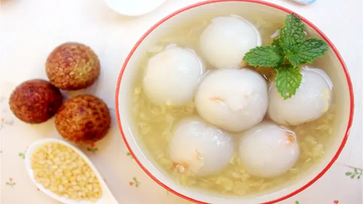 Hướng Dẫn Chi Tiết Cách Nấu Chè Vải Đậu Xanh Thanh Mát Tại Nhà