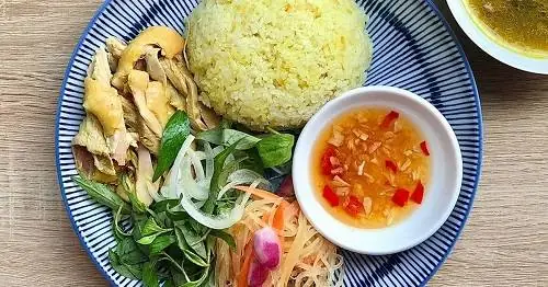 Cách Nấu Cơm Gà Màu Vàng Chuẩn Vị: Hướng Dẫn Chi Tiết Từ A Đến Z