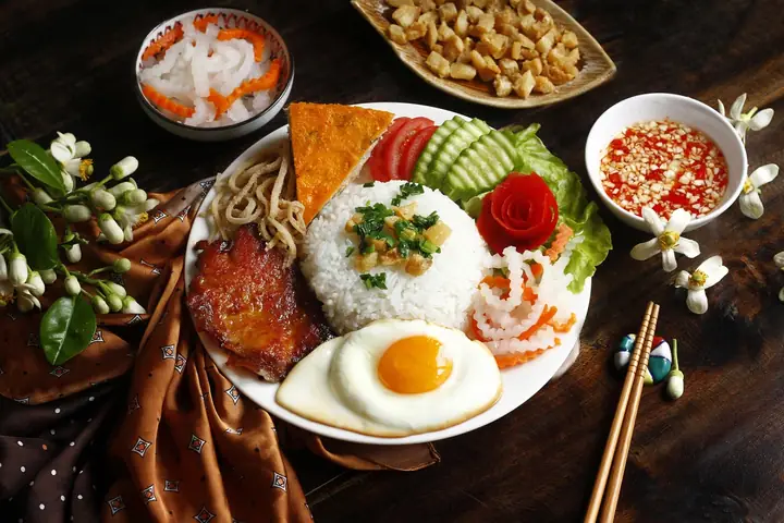 Cách Nấu Cơm Tấm Sài Gòn Chuẩn Vị Truyền Thống