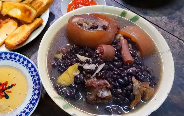 Cách Nấu Giò Bò Hầm Đậu Đen Chuẩn Vị Truyền Thống