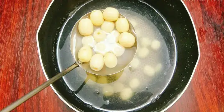 Hướng Dẫn Chi Tiết Cách Nấu Hạt Sen Khô Huế Từ A Đến Z