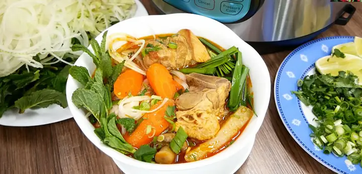 Hướng Dẫn Nấu Hủ Tiếu Sườn Kho Ngon Đúng Điệu Tại Nhà