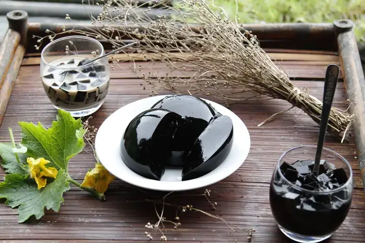 Cách Nấu Lá Thạch Đen Cao Bằng Tại Nhà: Từ Nguyên Liệu Đến Thành Phẩm
