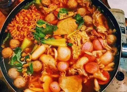 Cách Nấu Lẩu Tokbokki Bánh Gạo Hàn Quốc Chuẩn Vị Tại Nhà