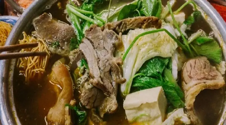 Lẩu Bò Hầm Sả: Hướng Dẫn Chi Tiết Để Nấu Món Ngon Chuẩn Vị Miền Tây