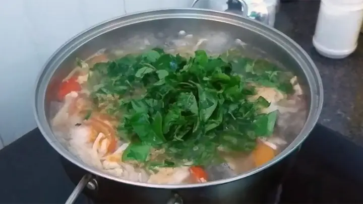 Cách Nấu Lẩu Cá Bớp Lá Giang Chua Ngọt Đơn Giản Tại Nhà