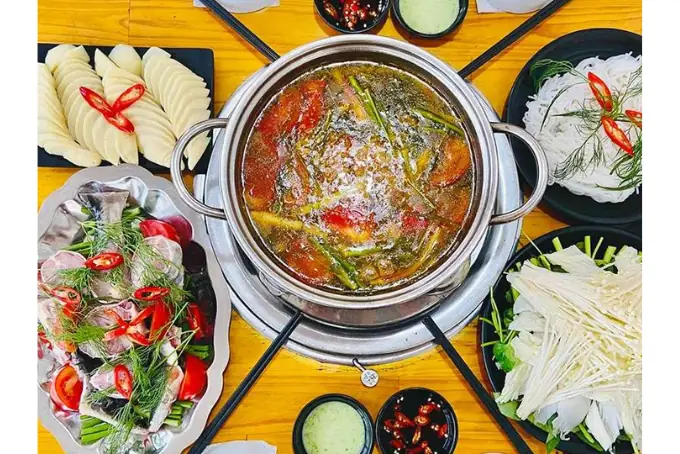 Cách Nấu Lẩu Cá Trắm Măng Chua Ngon Đúng Điệu