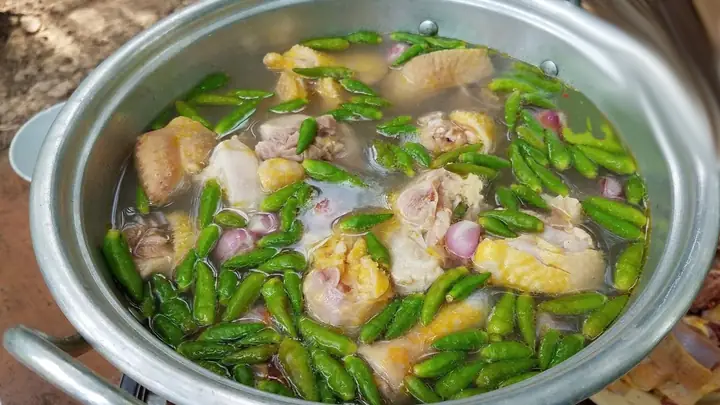 Cách Nấu Lẩu Gà Ác Ớt Hiểm Đúng Cách, Đậm Đà Hương Vị
