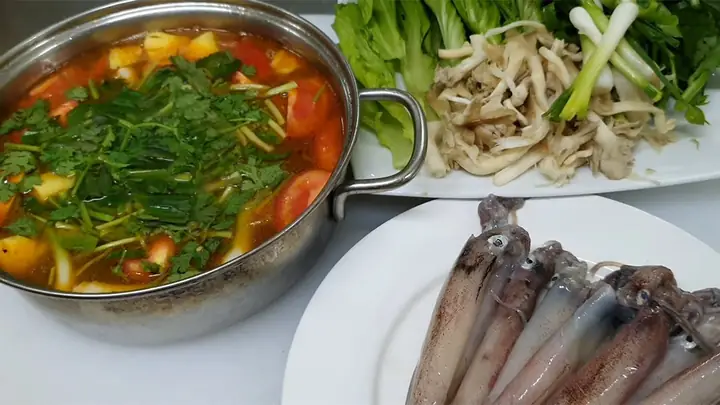 Hướng Dẫn Nấu Lẩu Mực Đại Lãnh Chuẩn Vị Nha Trang Tại Nhà