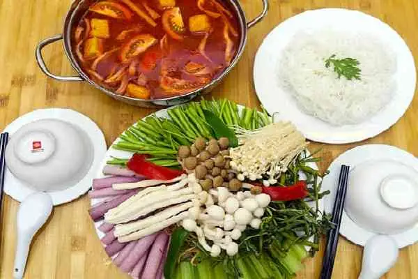 Hướng Dẫn Chi Tiết Cách Nấu Lẩu Chay Chua Cay Và Lẩu Nấm Chay Ngon Thanh Đạm