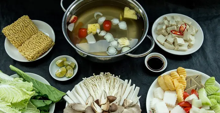 Hướng Dẫn Cách Nấu Lẩu Nấm Thiên Nhiên Chuẩn Vị Tại Nhà