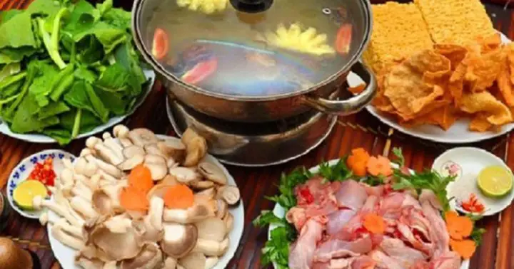 Hướng Dẫn Chi Tiết Cách Nấu Lẩu Gà Chua Cay Chuẩn Vị, Ấm Áp Mùa Đông