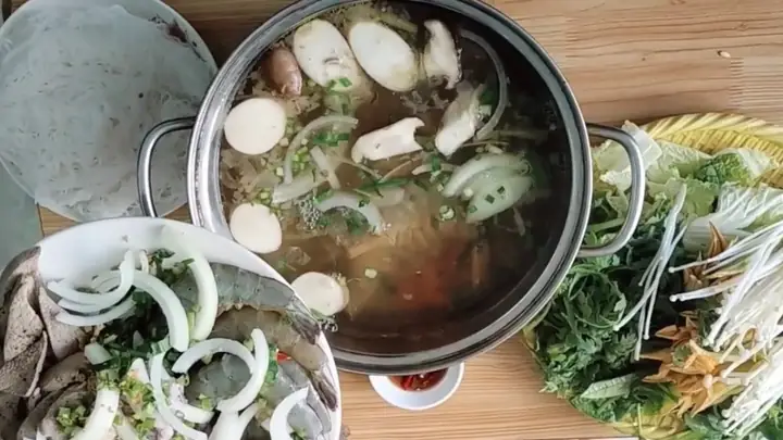 Cách Nấu Lẩu Ngọt Thập Cẩm Thanh Đạm: Bí Quyết Không Cần Hầm Xương Vẫn Thơm Ngon