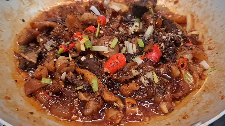 Cách Nấu Lòng Bò Kho Ngon Chuẩn Vị