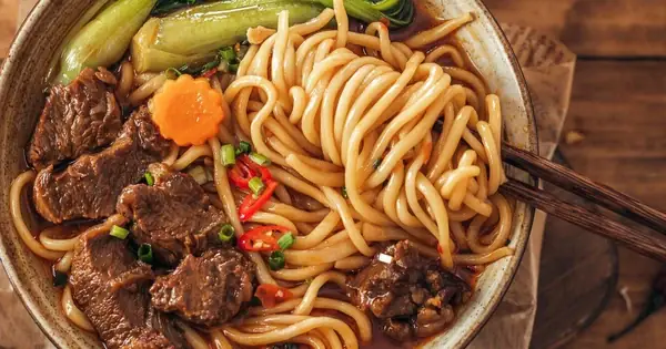 Cách Nấu Mì Bò Ngon Chuẩn Vị: Thịt Bò Mềm, Nước Dùng Đậm Đà