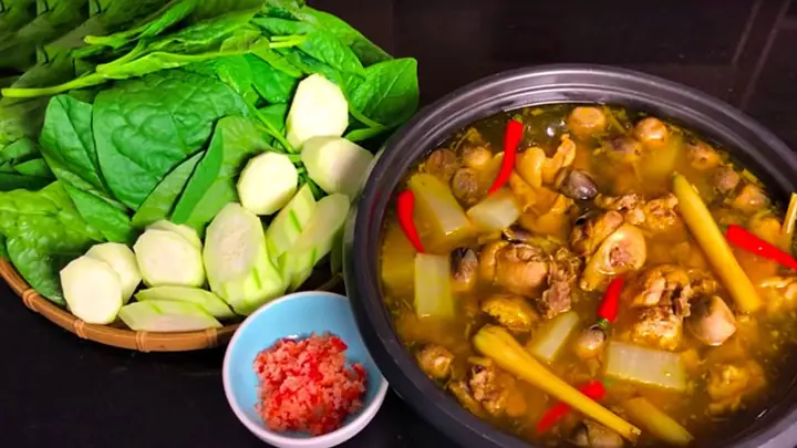 Lẩu Gà Hầm Sả: Công Thức Hoàn Chỉnh Cho Gia Đình