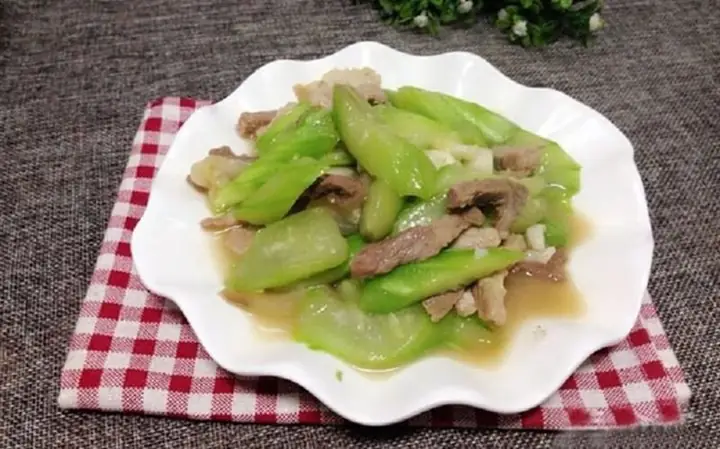 Thịt Bò Xào Mướp: Cách Nấu Ngon Chuẩn Vị Nhà