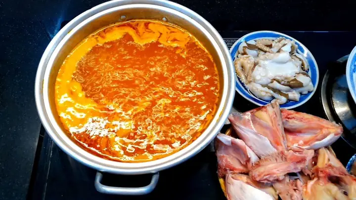 Cách Nấu Nước Lẩu Chua Ngọt Chuẩn Vị: Từ Nguyên Liệu Đến Thành Phẩm