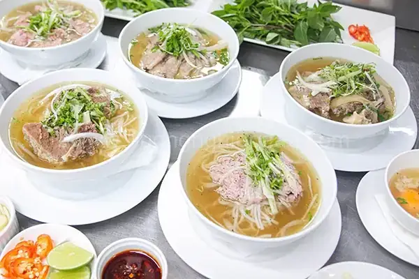 Hướng Dẫn Chi Tiết Cách Nấu Nước Phở Ngon Chuẩn Vị Từ Đầu Bếp Gia Đình