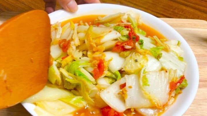 Cải thảo xào cà chua thơm ngon, hấp dẫn