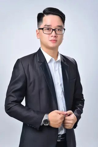 Cận cảnh con hẻm dẫn vào phòng trọ, có biển số nhà 354