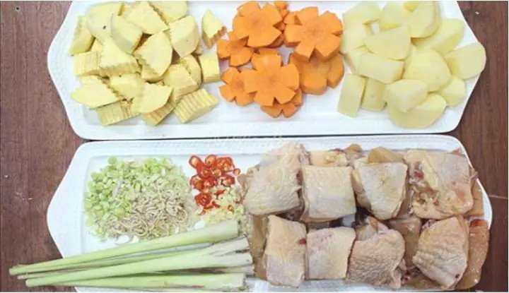 Cận cảnh món cà ri gà vàng ươm hấp dẫn