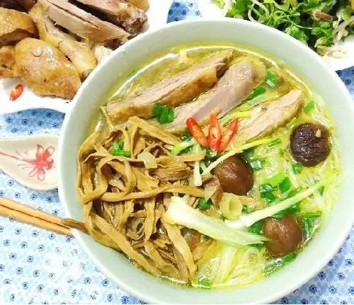 Cận cảnh sợi măng khô xé sợi vàng óng