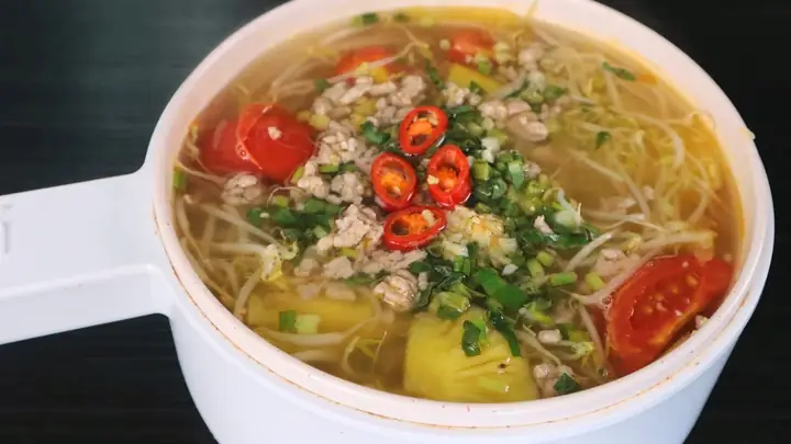 Canh Chua Thịt Băm Dứa Giá Đỗ: Công Thức Ngon, Dễ Làm Cho Bữa Cơm Gia Đình
