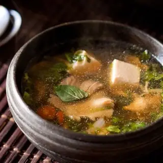 Hướng Dẫn Nấu Canh Đậu Hũ Nấm Đơn Giản Tại Nhà