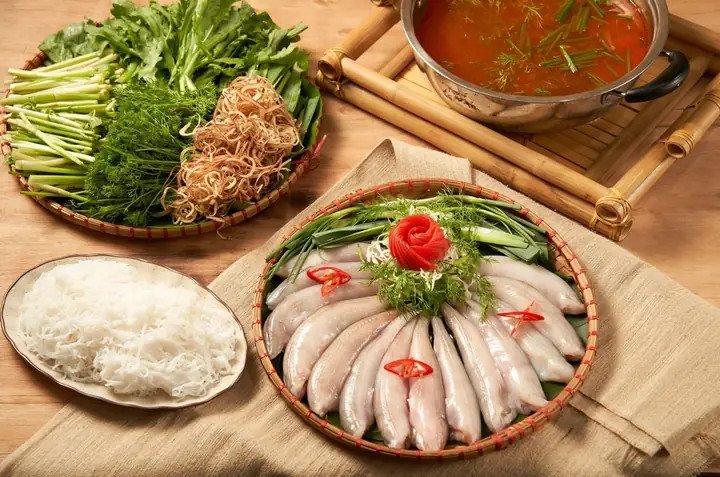 Cảnh Nấu Lẩu Cá Khoai Quảng Bình