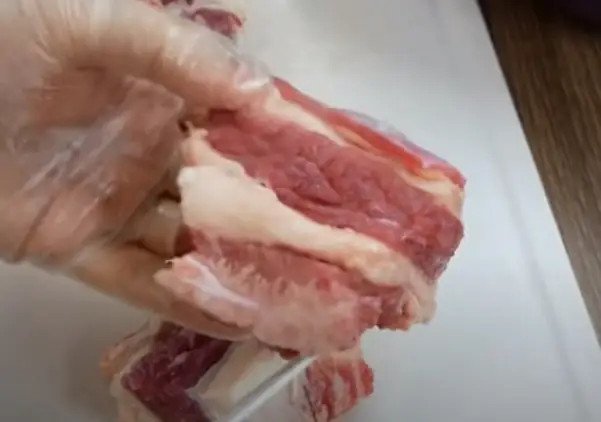 Cảnh tượng mâm cỗ ngày Tết với món thịt bò hầm hấp dẫn
