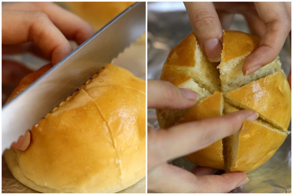 Cắt bánh mì để làm bánh mì bơ tỏi
