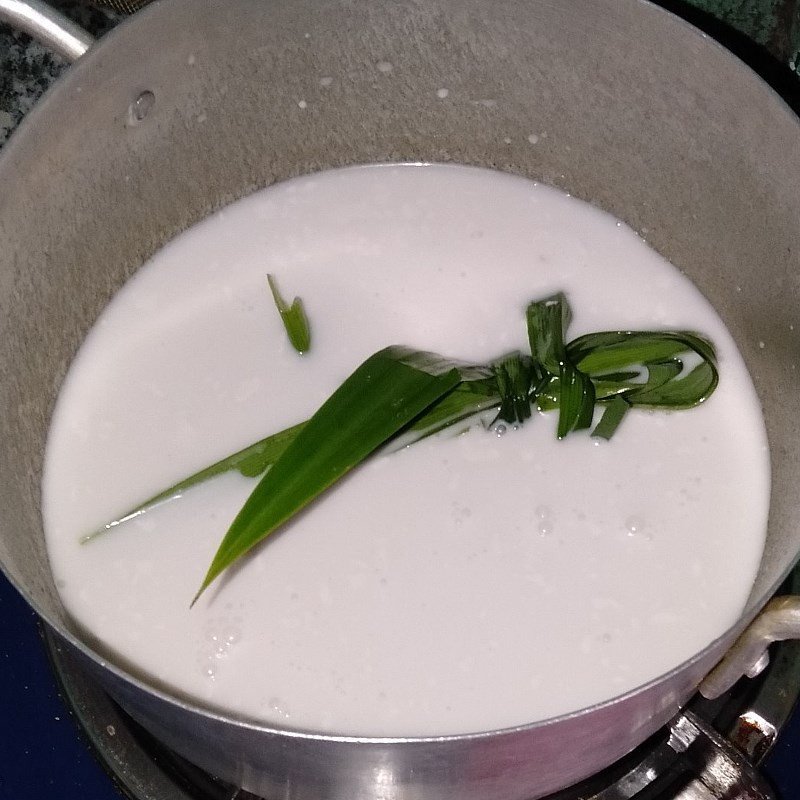Chế biến nước cốt dừa sánh mịn cho chè bắp Mỹ