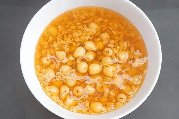 Chè đậu xanh hạt sen nước cốt dừa hấp dẫn