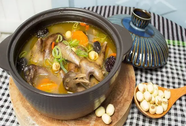Chim Cút Hầm Hạt Sen: Công Thức Nấu Ăn Đầy Đủ