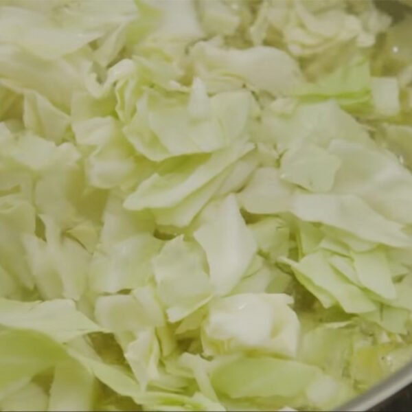 Chọn cà chua đỏ tươi cho món canh