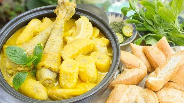 Chuối sáp đang được luộc