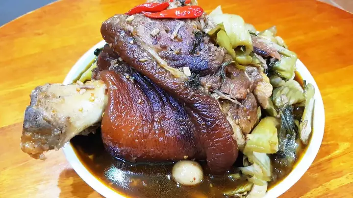 Cách Nấu Giò Heo Với Cải Chua Đơn Giản Tại Nhà