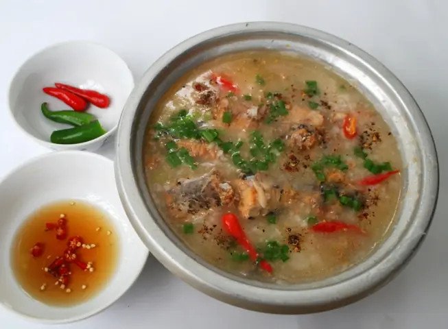 Hành tăm, gia vị đặc trưng của món cá kho miền Trung