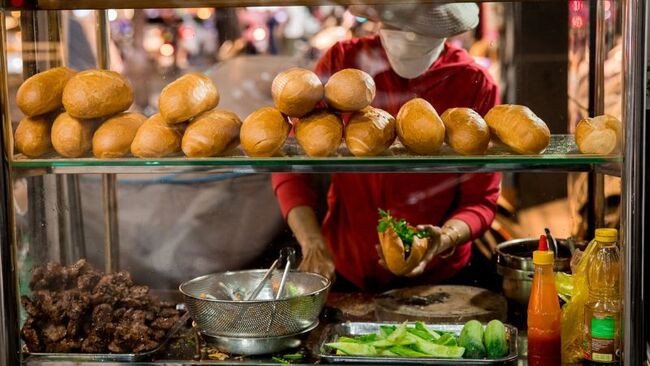 Hình ảnh điểm bán bánh mì thịt nướng truyền thống