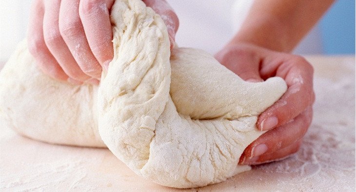 Hình ảnh nhào bột bánh canh ngọt dẻo mịn