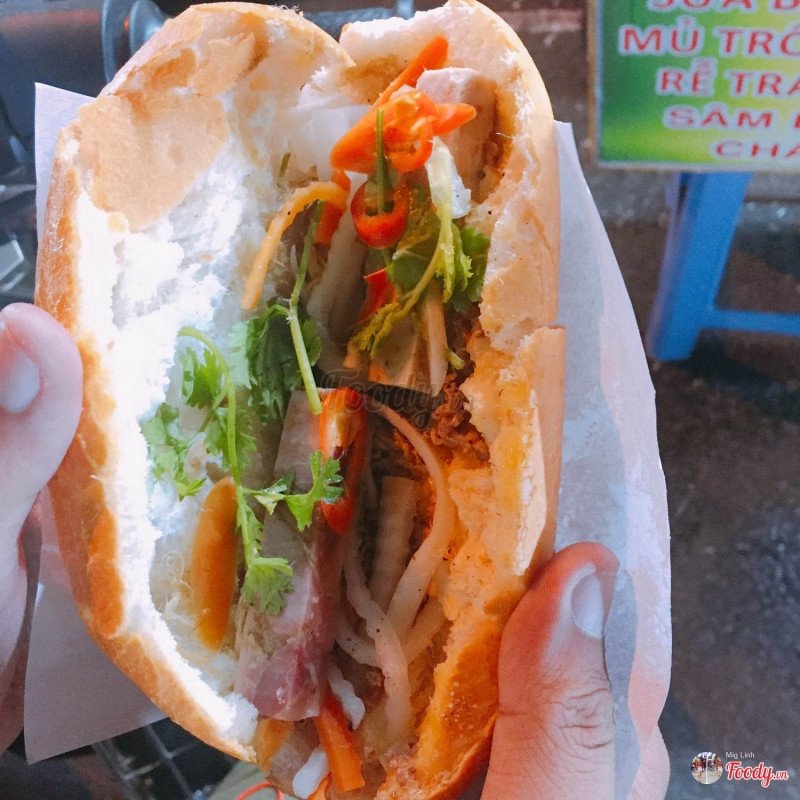 Hình ảnh tiệm Bánh Mì Ba Cô ở quận Ninh Kiều, Cần Thơ tấp nập khách hàng