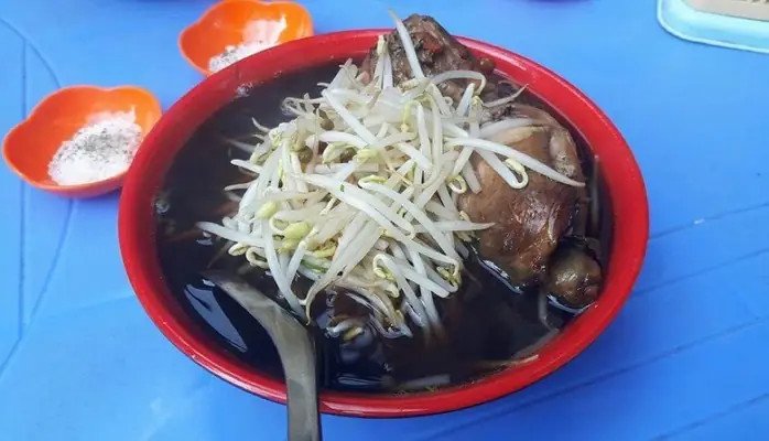 Hình ảnh tô mì gà tần Mai Hương hấp dẫn